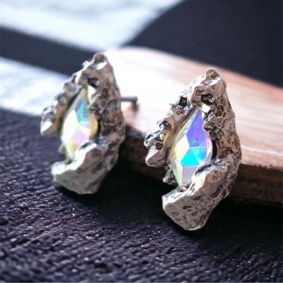 1 LEFT! Crystal Stud Earrings Silver - Picture 13 of 16